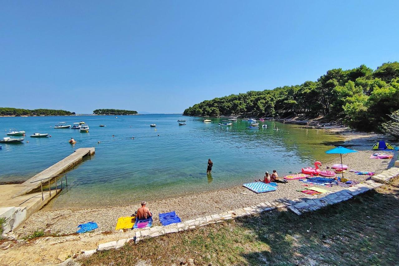 Bungalow Comfort 100 M From The Beach Premantura Esterno foto