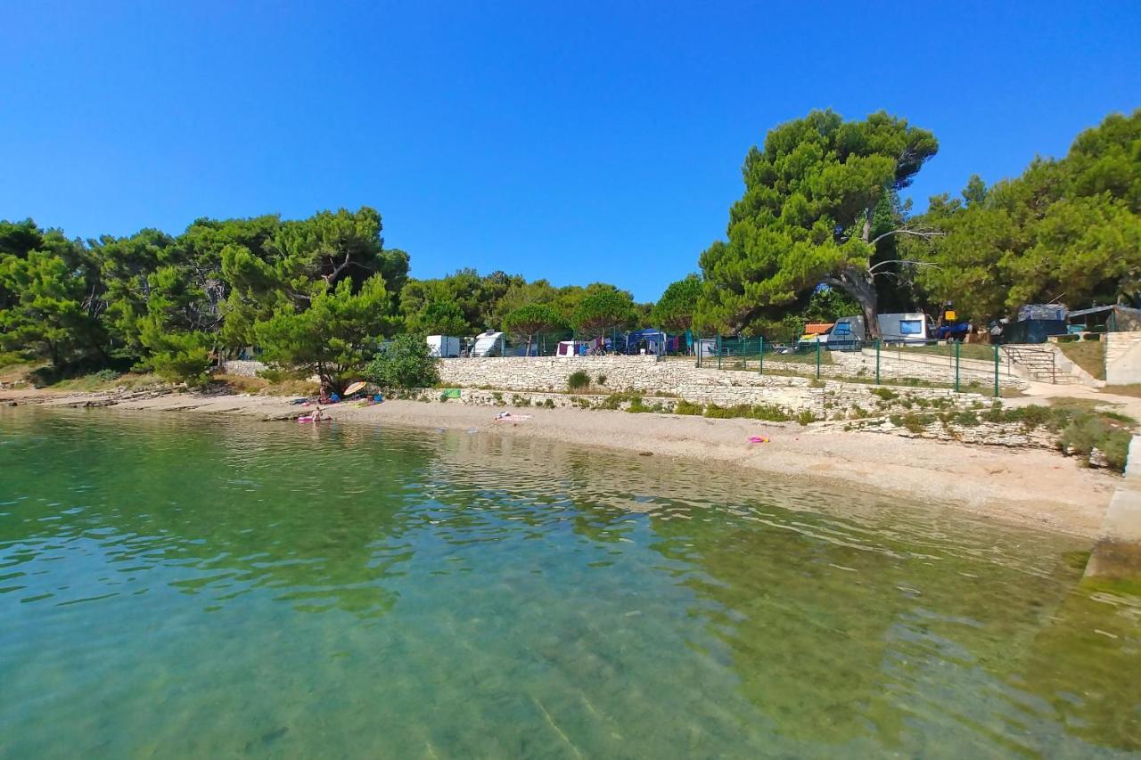 Bungalow Comfort 100 M From The Beach Premantura Esterno foto