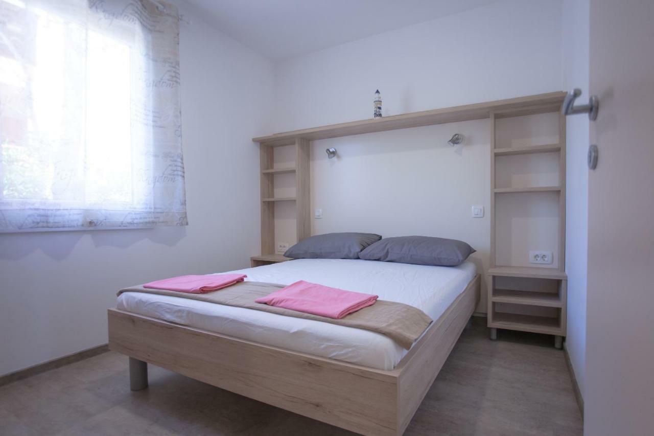 Bungalow Comfort 100 M From The Beach Premantura Esterno foto