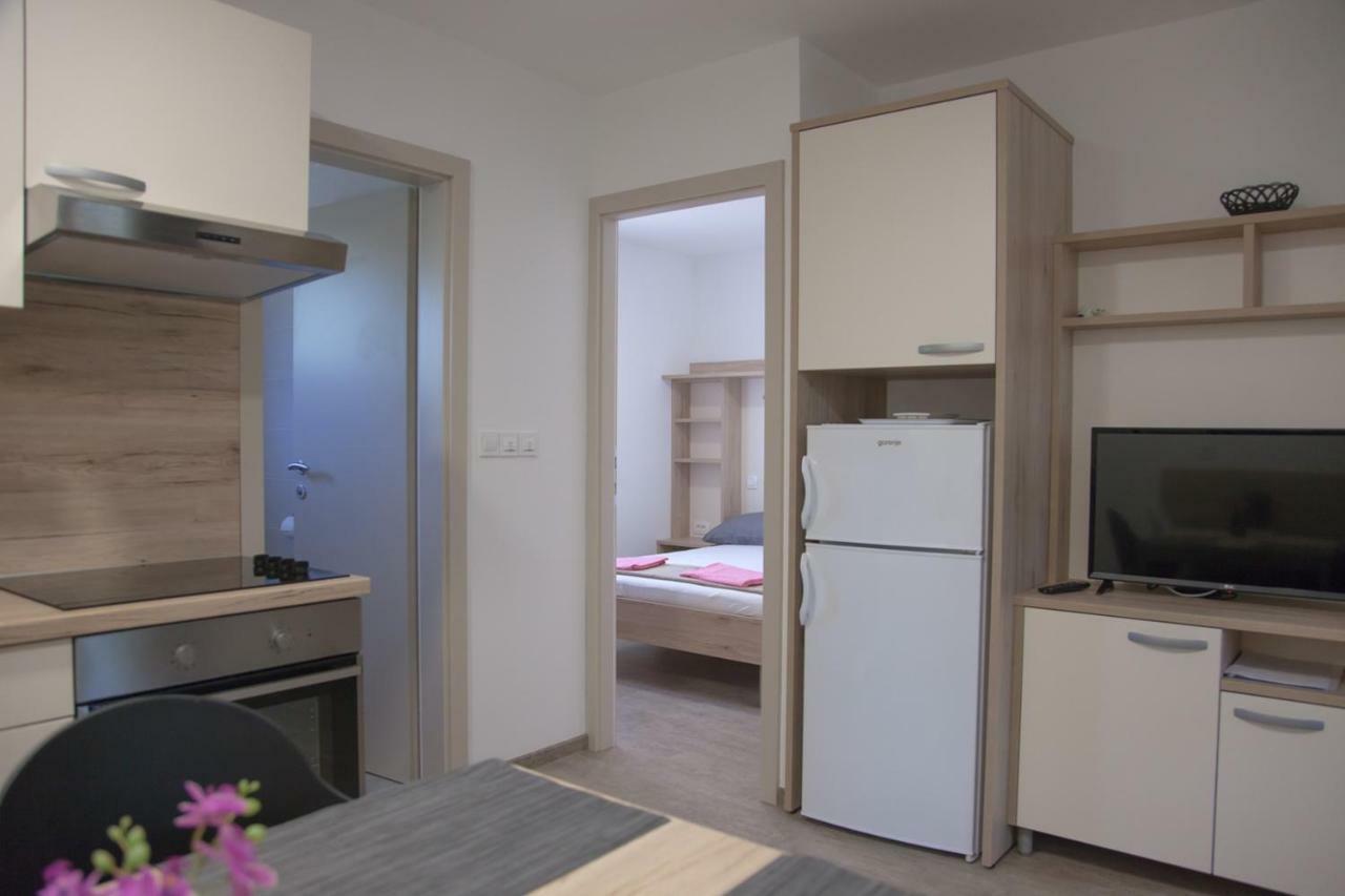 Bungalow Comfort 100 M From The Beach Premantura Esterno foto