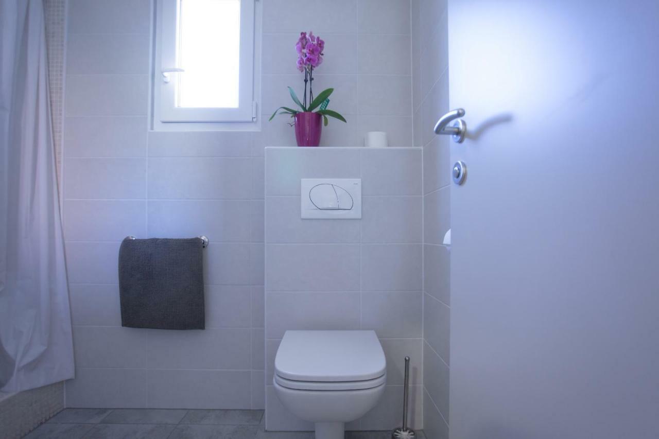 Bungalow Comfort 100 M From The Beach Premantura Esterno foto