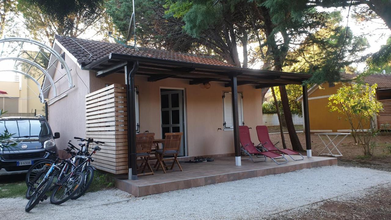 Bungalow Comfort 100 M From The Beach Premantura Esterno foto